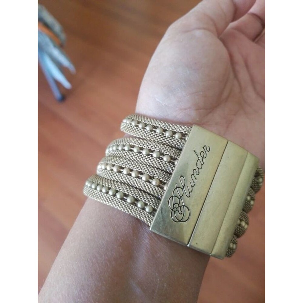 Plunder magnetic clasp bracelet